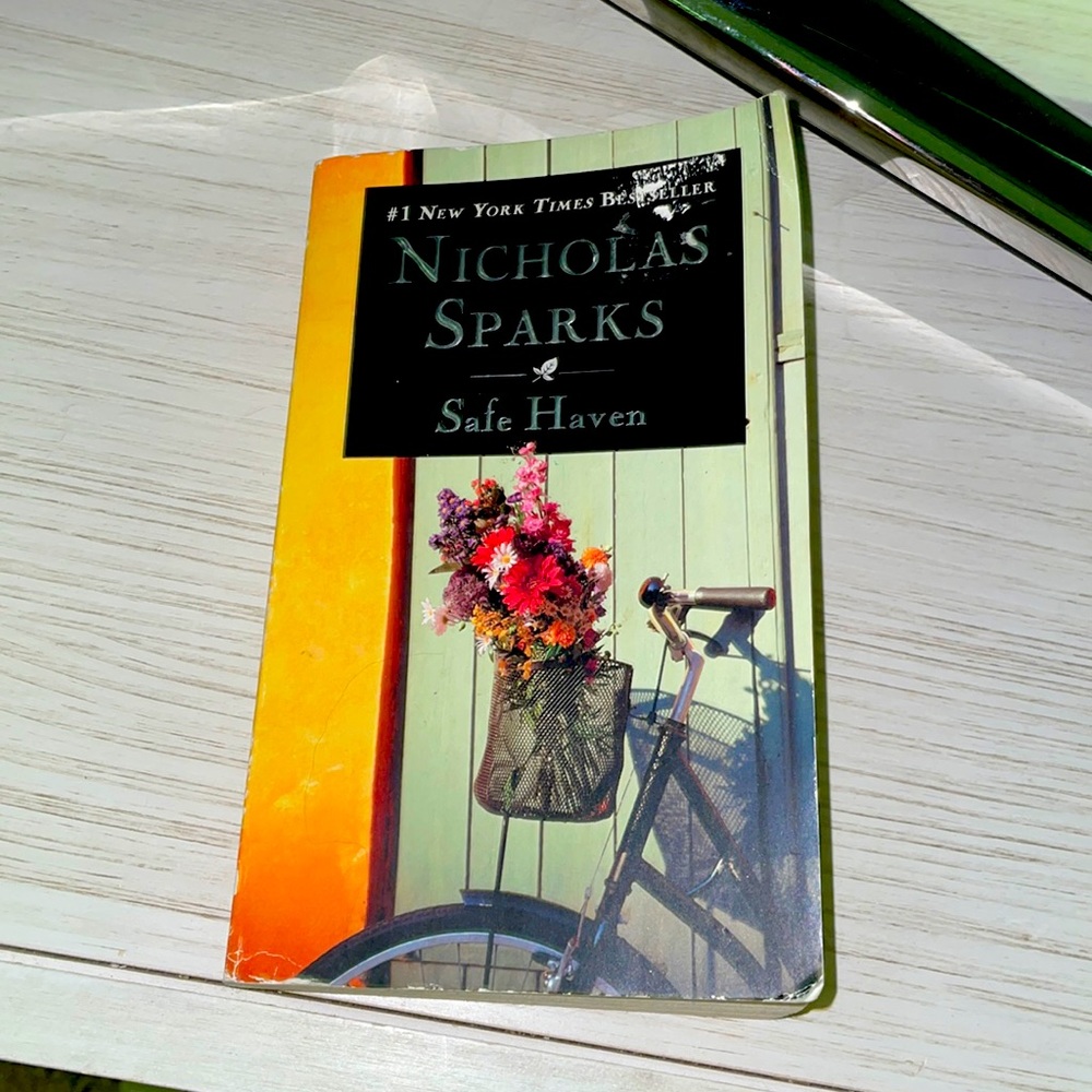 Safe Haven Nicholas Sparks Book